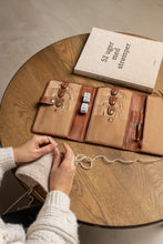 Last inn bildet i Galleri-visningsprogrammet, Project 7- Walnut/Gold