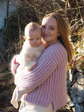 Last inn bildet i Galleri-visningsprogrammet, Hassel genser