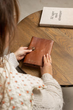Last inn bildet i Galleri-visningsprogrammet, Project 7- Walnut/Gold
