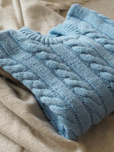 Last inn bildet i Galleri-visningsprogrammet, Lun flettegenser
