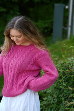 Last inn bildet i Galleri-visningsprogrammet, Lun flettegenser
