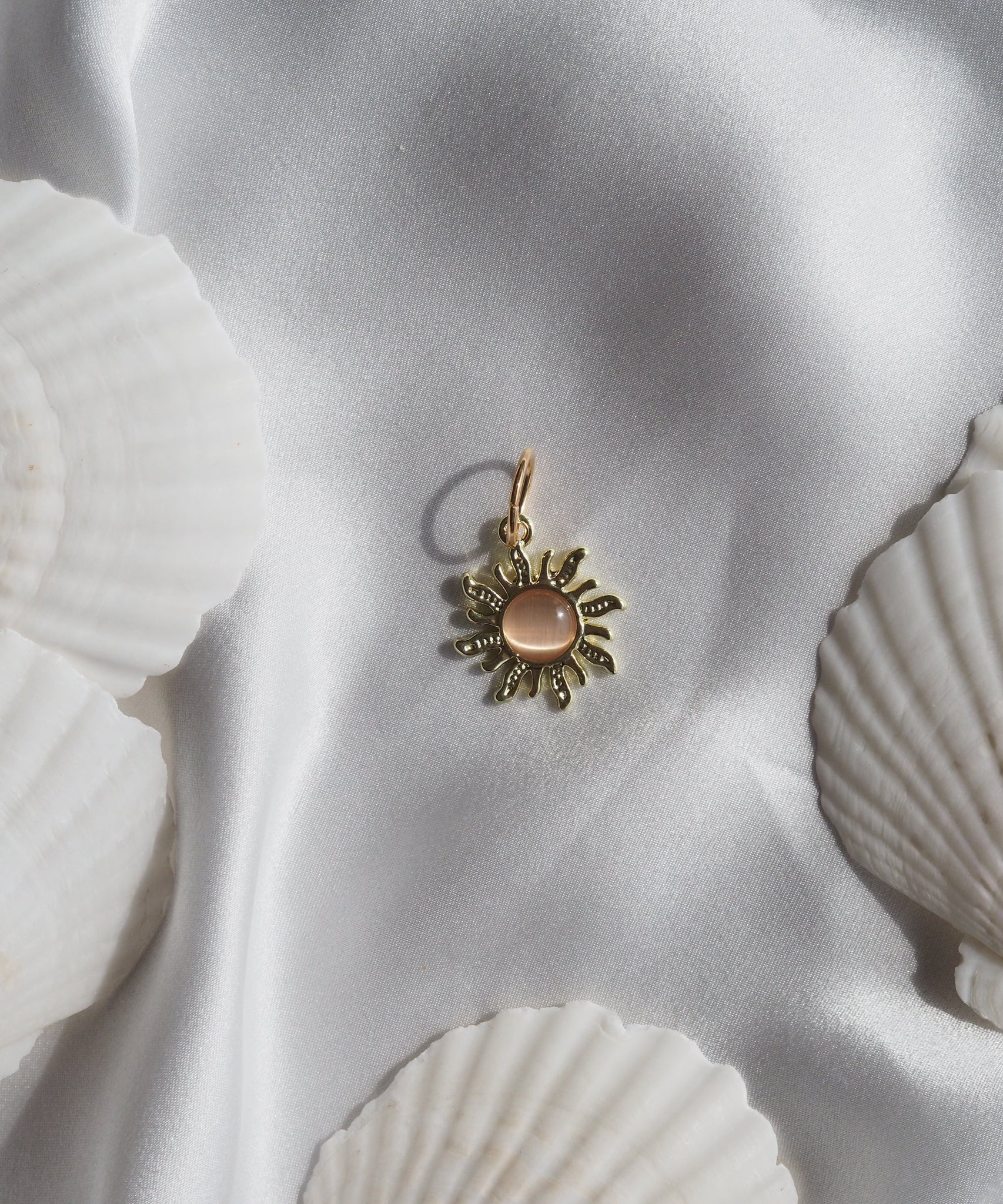 Sol – Pearls and knits