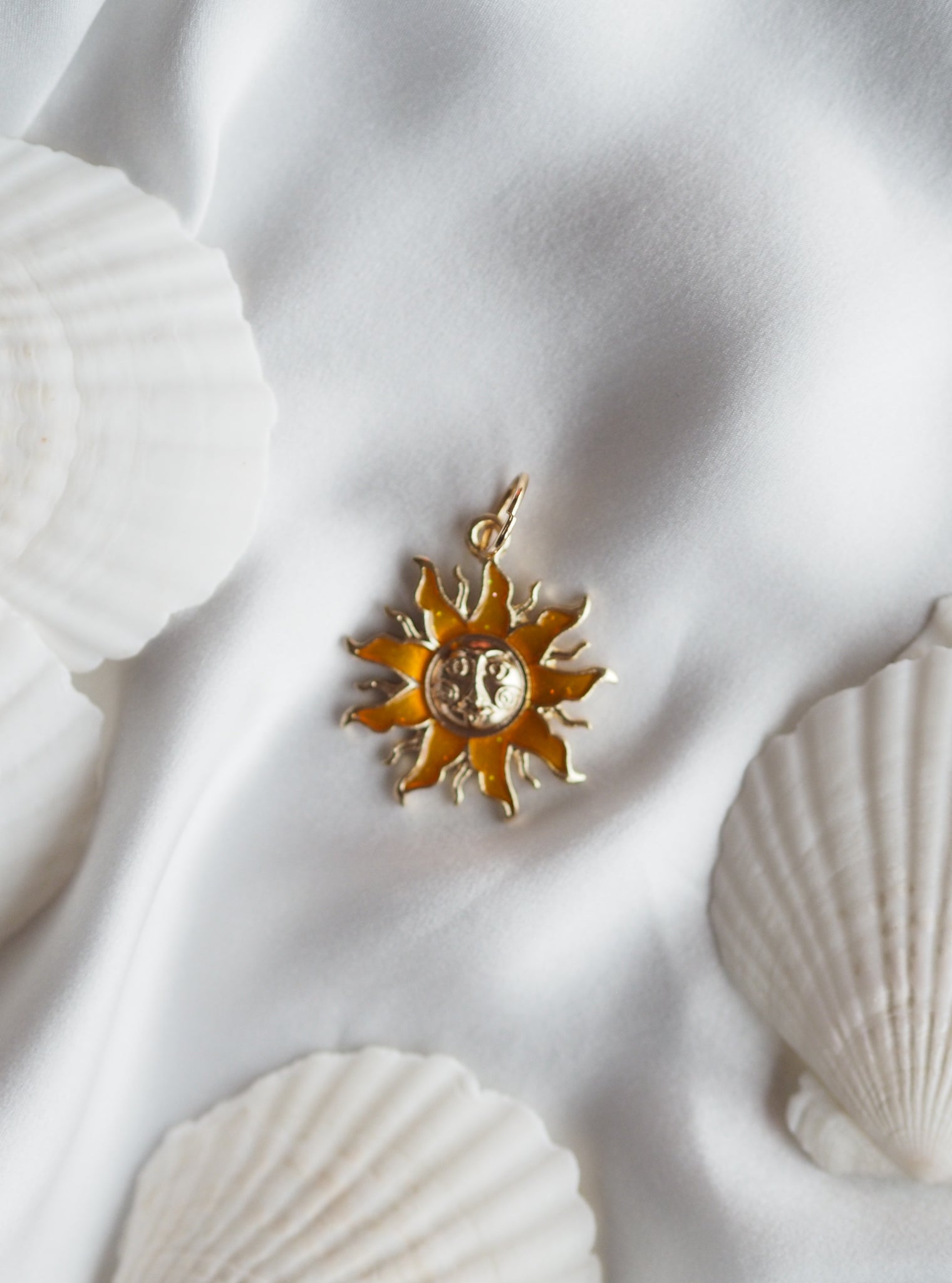 Sol – Pearls and knits